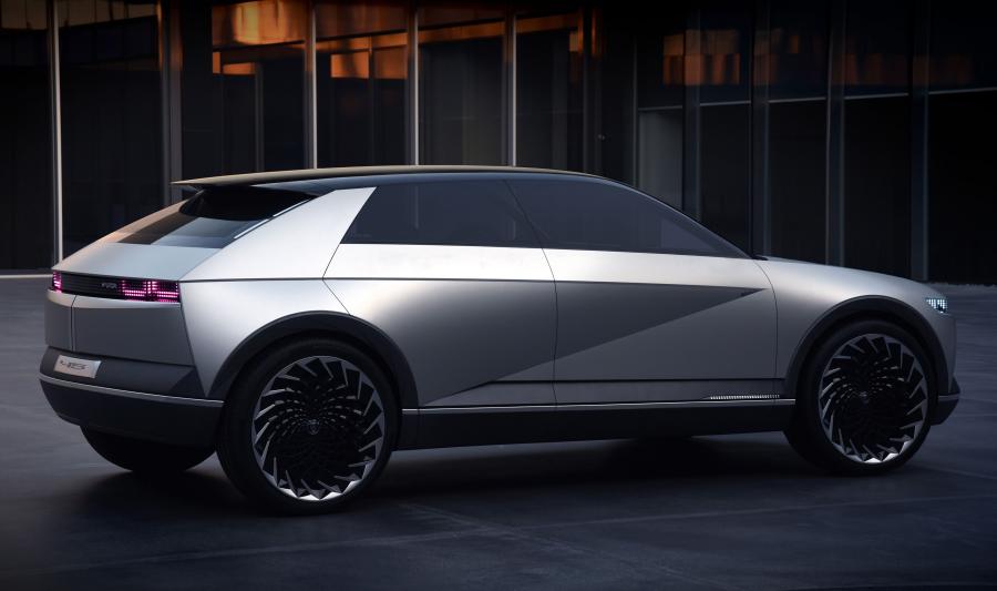  Hyundai 45 EV Concept 2019 года  (фото 13 из 14)